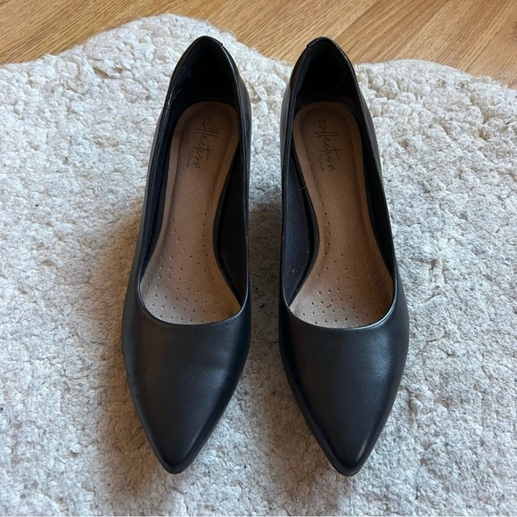 Clarks: Classic Women's Black Leather Pointed Toe Heels Linvale Jerica Pump Sz 8 - Picture 2 of 11